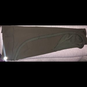Lululemon Crop with mesh on the side